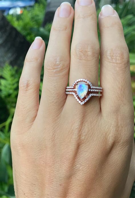 Chasing the Moon: Find Your Dream Engagement Ring at Moon Magic